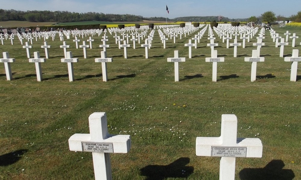 Cimetiere militaine Vic sur Aisne